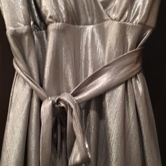 🌟HOST PICK🌟Stunning BB DAKOTA silver shimmering dress 👗 - Picture 2 of 5